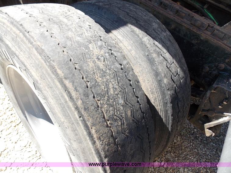 image for item J2709 1997 Volvo WCA semi truck