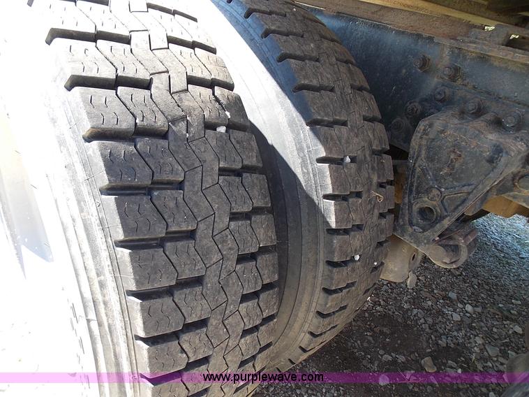 image for item J2709 1997 Volvo WCA semi truck