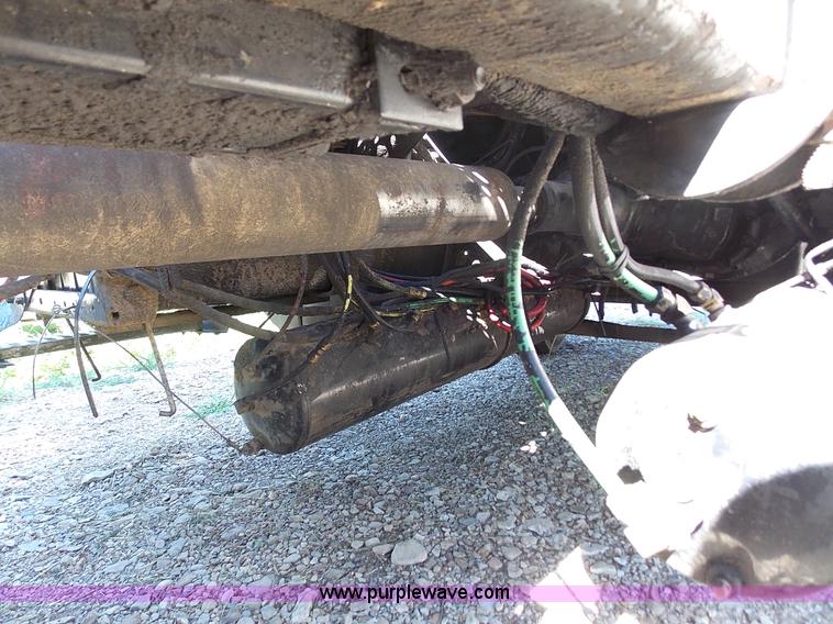 image for item J2709 1997 Volvo WCA semi truck