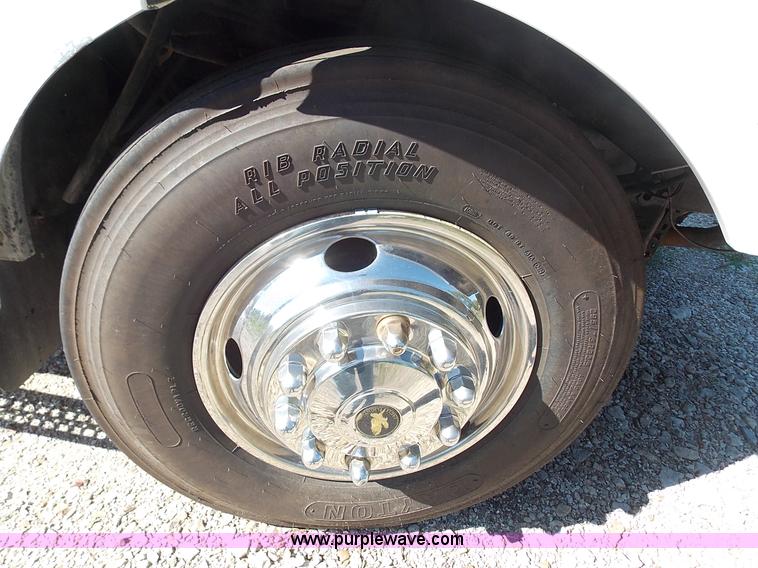 image for item J2709 1997 Volvo WCA semi truck