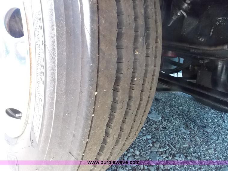 image for item J2709 1997 Volvo WCA semi truck