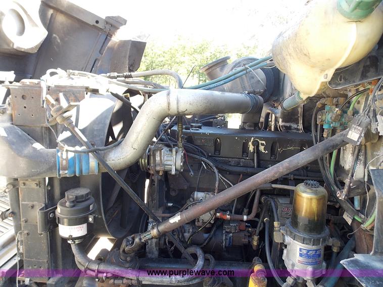 image for item J2709 1997 Volvo WCA semi truck