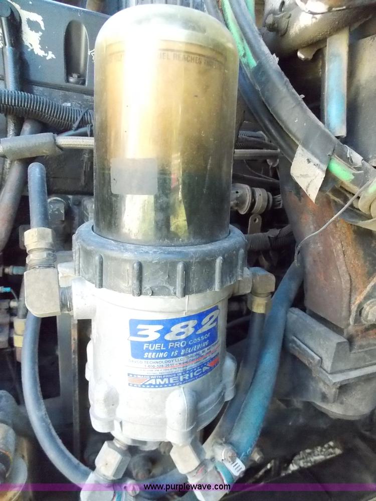 image for item J2709 1997 Volvo WCA semi truck