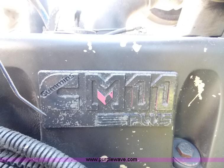 image for item J2709 1997 Volvo WCA semi truck