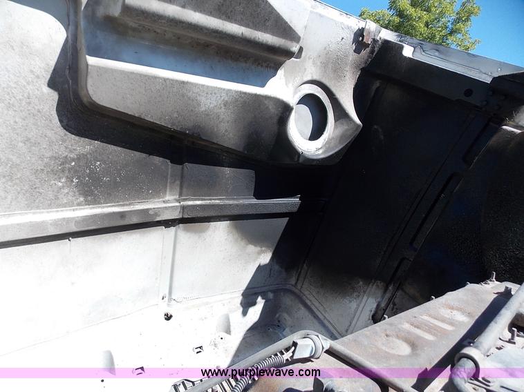 image for item J2709 1997 Volvo WCA semi truck