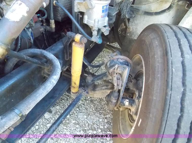 image for item J2709 1997 Volvo WCA semi truck