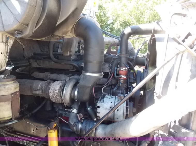 image for item J2709 1997 Volvo WCA semi truck