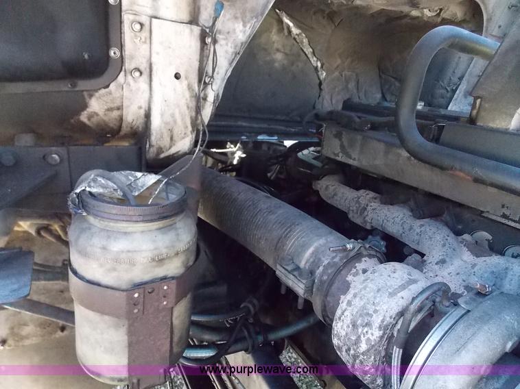 image for item J2709 1997 Volvo WCA semi truck