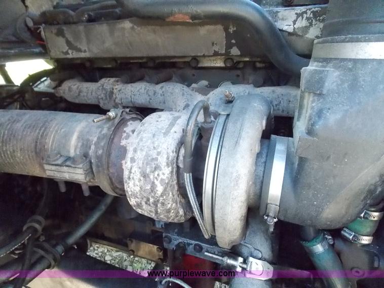 image for item J2709 1997 Volvo WCA semi truck