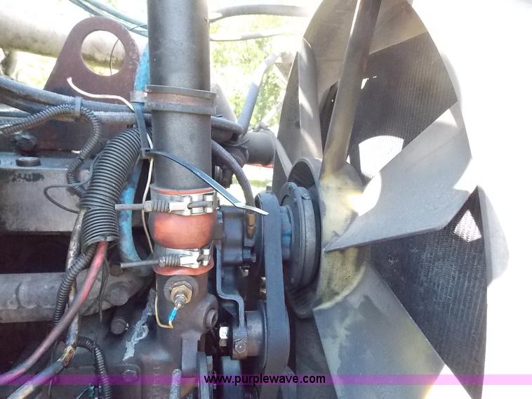 image for item J2709 1997 Volvo WCA semi truck