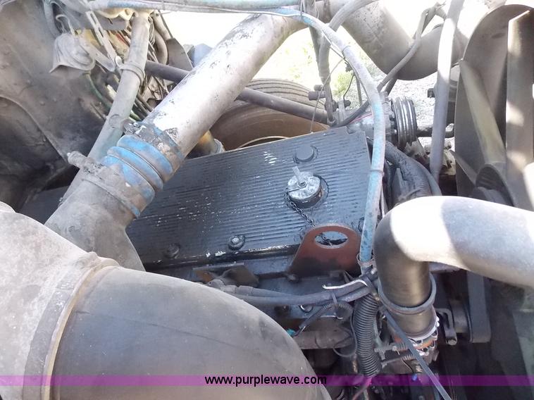 image for item J2709 1997 Volvo WCA semi truck