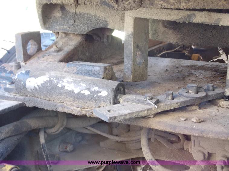 image for item J2709 1997 Volvo WCA semi truck