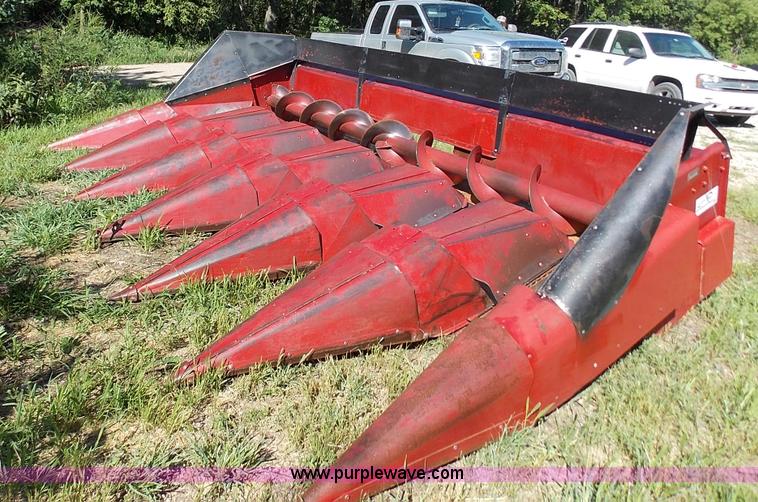 image for item J2712 International 863 corn head