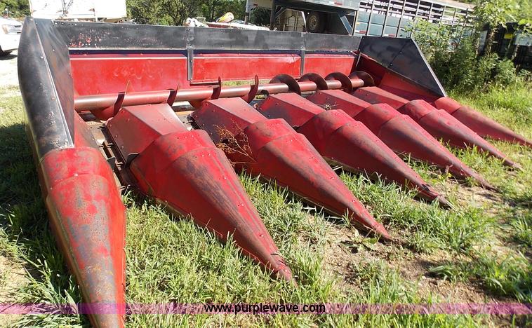 image for item J2712 International 863 corn head