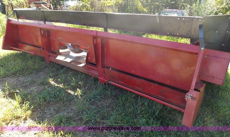 image for item J2712 International 863 corn head