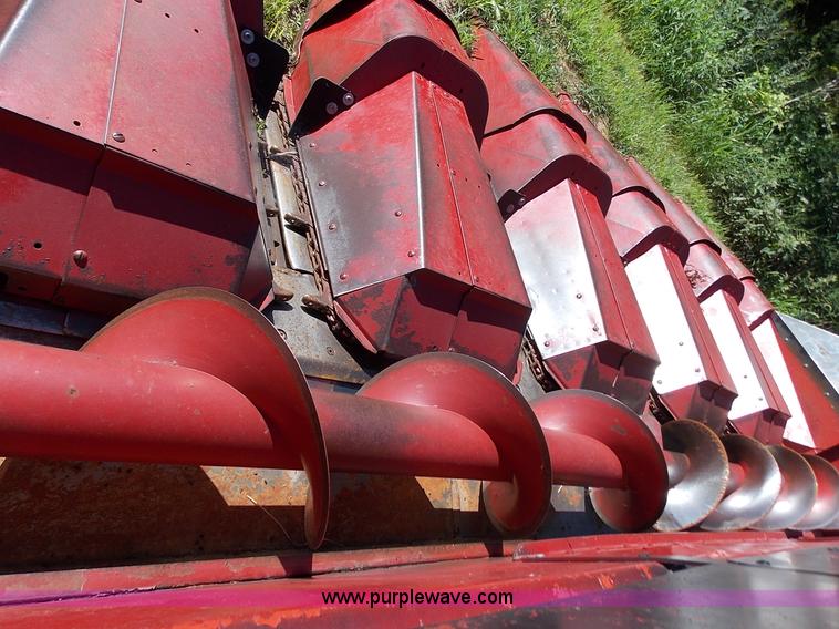 image for item J2712 International 863 corn head