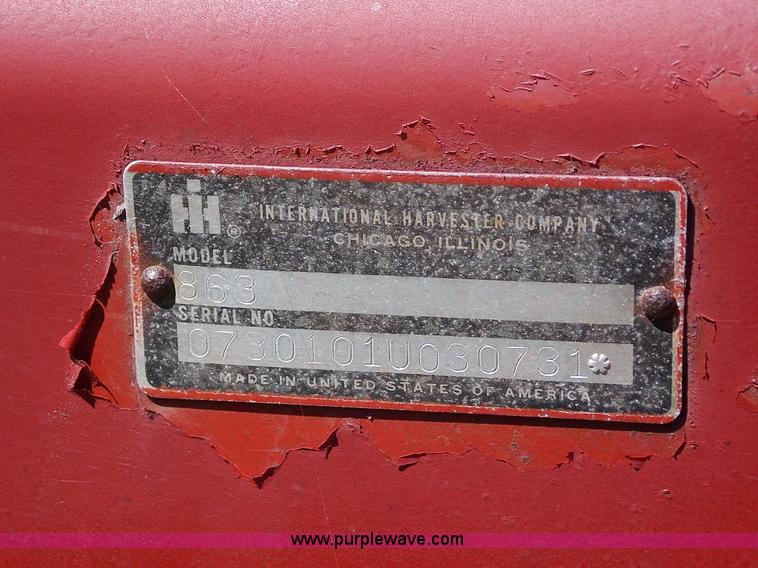 image for item J2712 International 863 corn head