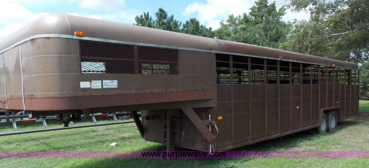 image for item J2745 1989 T&R fifth wheel livestock trailer
