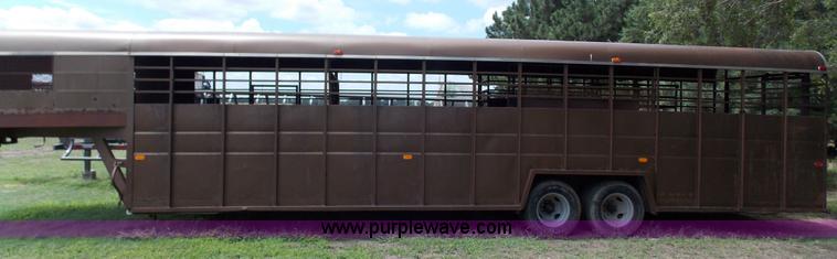 image for item J2745 1989 T&R fifth wheel livestock trailer