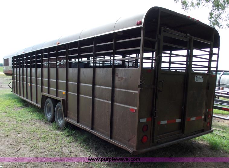 image for item J2745 1989 T&R fifth wheel livestock trailer