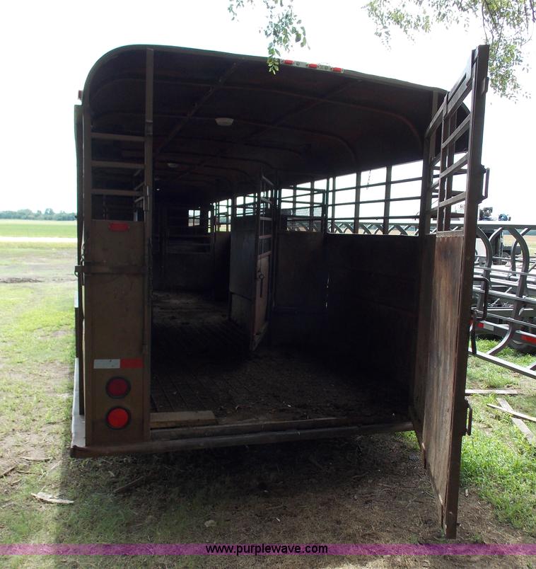 image for item J2745 1989 T&R fifth wheel livestock trailer