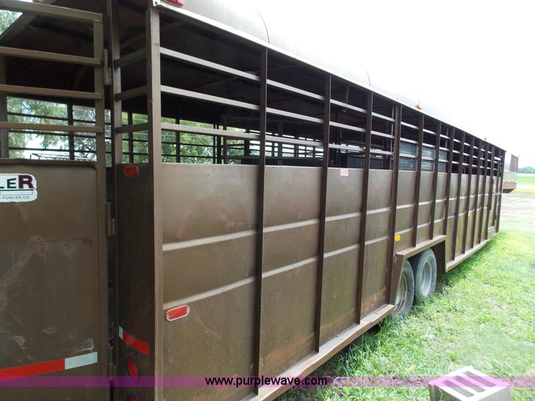 image for item J2745 1989 T&R fifth wheel livestock trailer