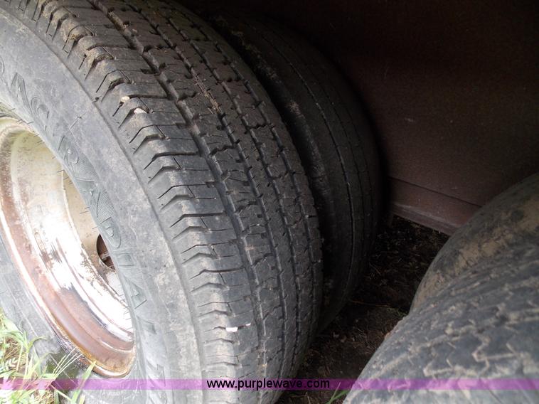 image for item J2745 1989 T&R fifth wheel livestock trailer