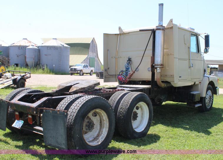 image for item J5813 1994 Volvo White semi truck