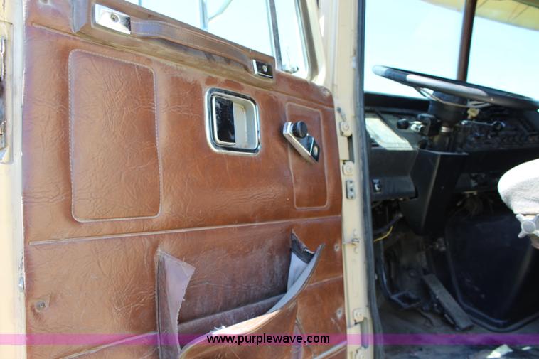 image for item J5813 1994 Volvo White semi truck