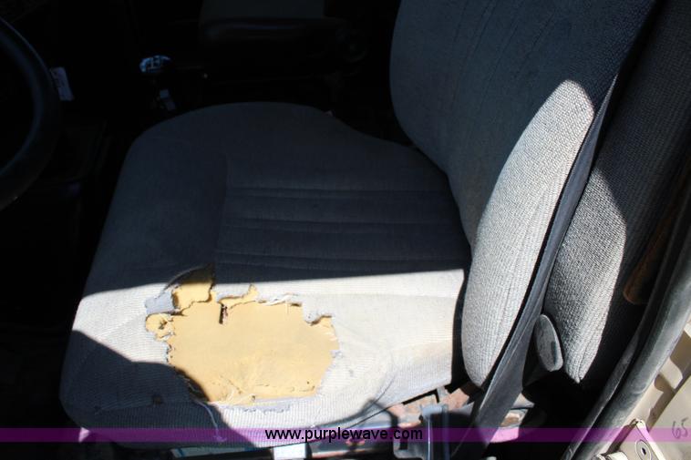 image for item J5813 1994 Volvo White semi truck