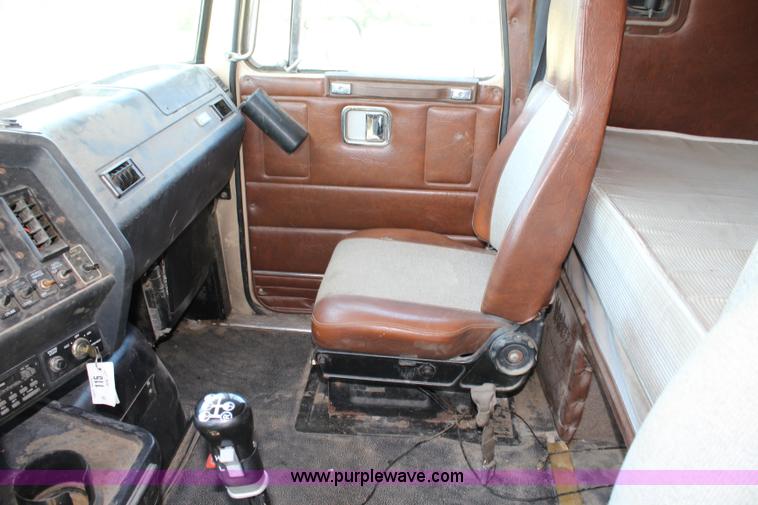 image for item J5813 1994 Volvo White semi truck