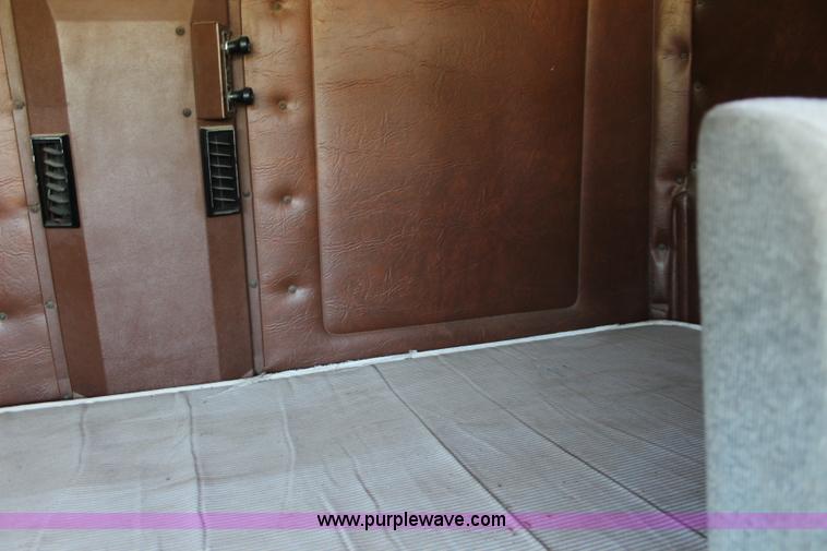 image for item J5813 1994 Volvo White semi truck