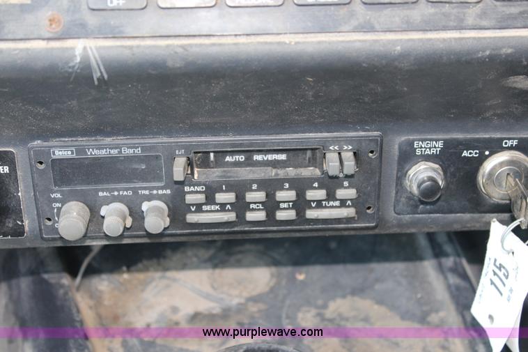 image for item J5813 1994 Volvo White semi truck