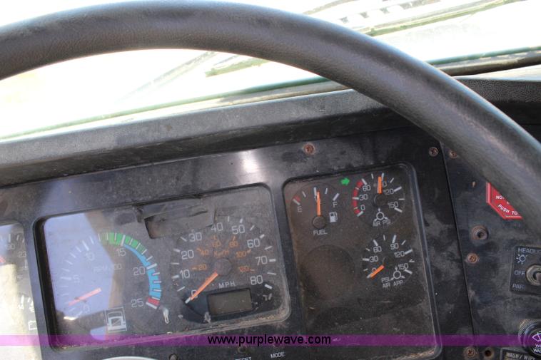 image for item J5813 1994 Volvo White semi truck