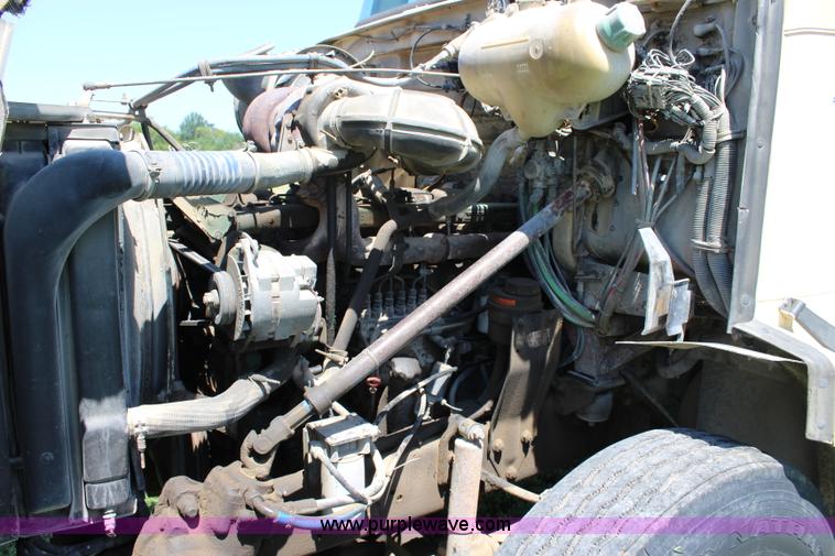 image for item J5813 1994 Volvo White semi truck