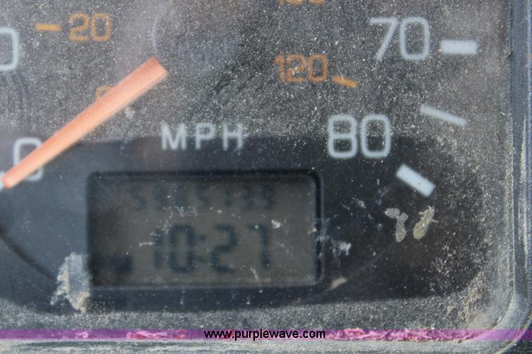 image for item J5813 1994 Volvo White semi truck