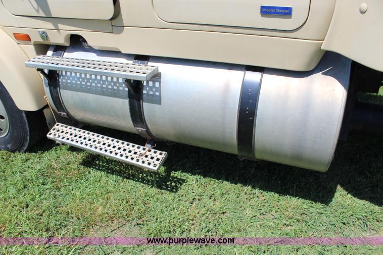 image for item J5813 1994 Volvo White semi truck