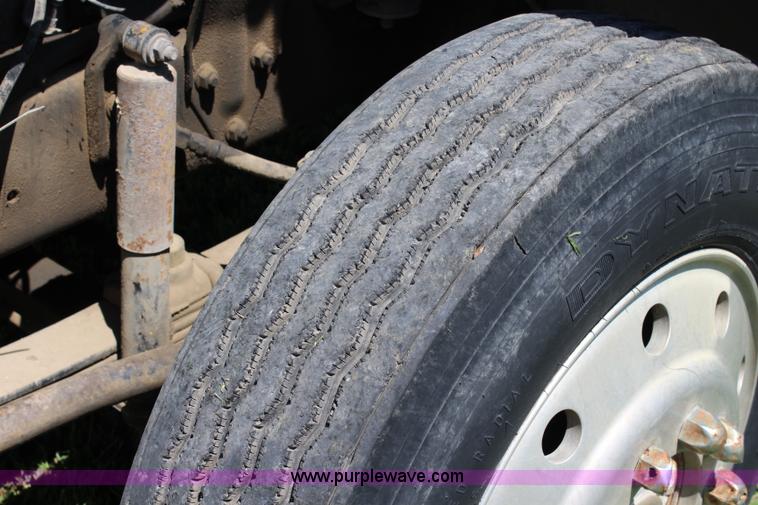 image for item J5813 1994 Volvo White semi truck