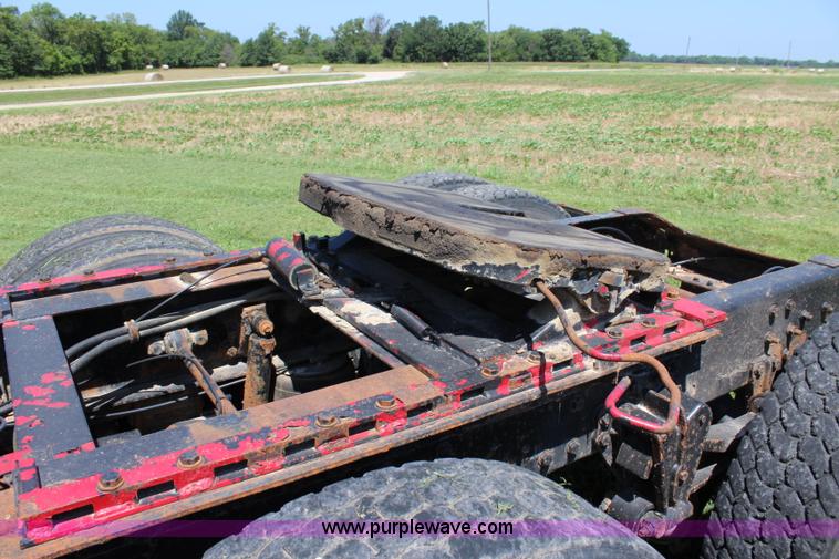 image for item J5813 1994 Volvo White semi truck