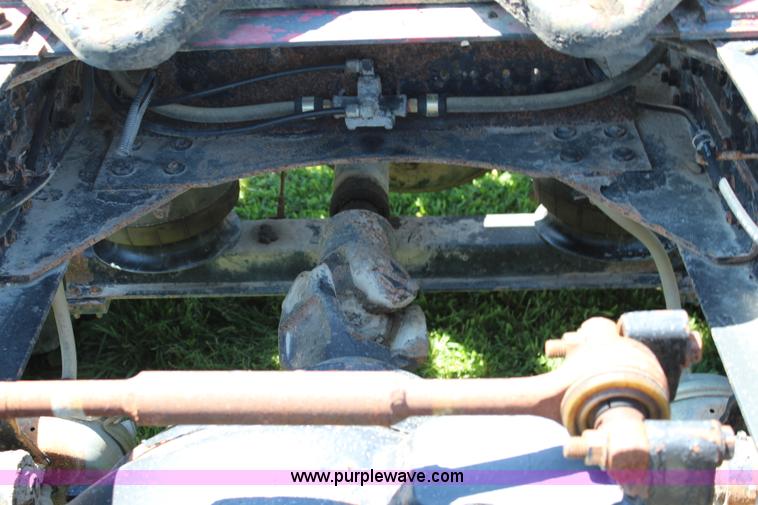 image for item J5813 1994 Volvo White semi truck