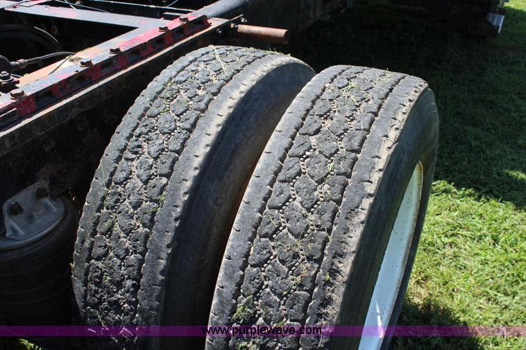 image for item J5813 1994 Volvo White semi truck