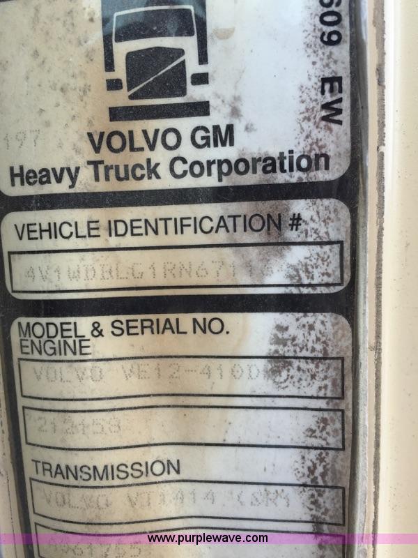 image for item J5813 1994 Volvo White semi truck