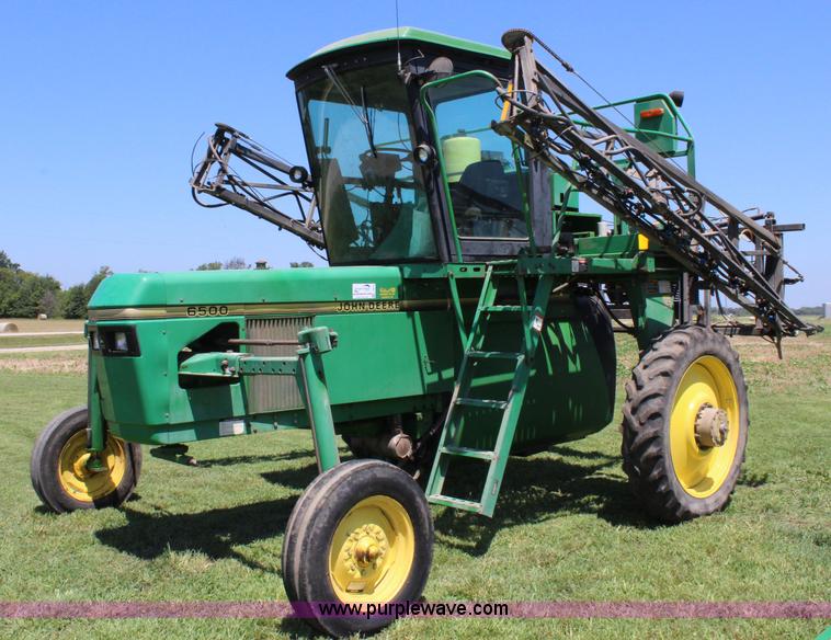 image for item J5814 1996 John Deere 6500 self-propelled sprayer