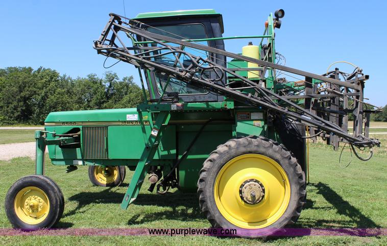 image for item J5814 1996 John Deere 6500 self-propelled sprayer