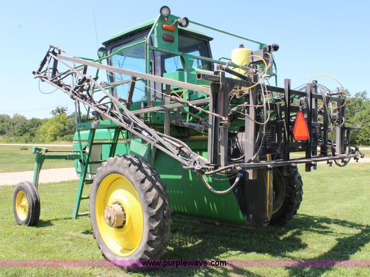 image for item J5814 1996 John Deere 6500 self-propelled sprayer