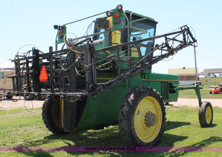 image for item J5814 1996 John Deere 6500 self-propelled sprayer