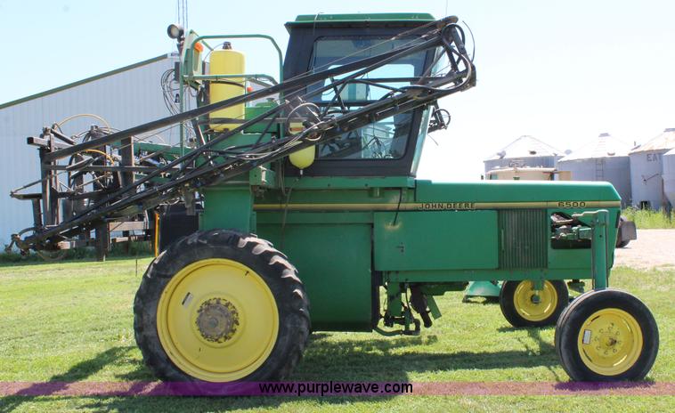 image for item J5814 1996 John Deere 6500 self-propelled sprayer