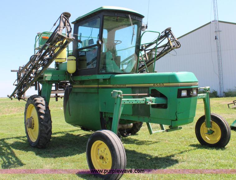 image for item J5814 1996 John Deere 6500 self-propelled sprayer
