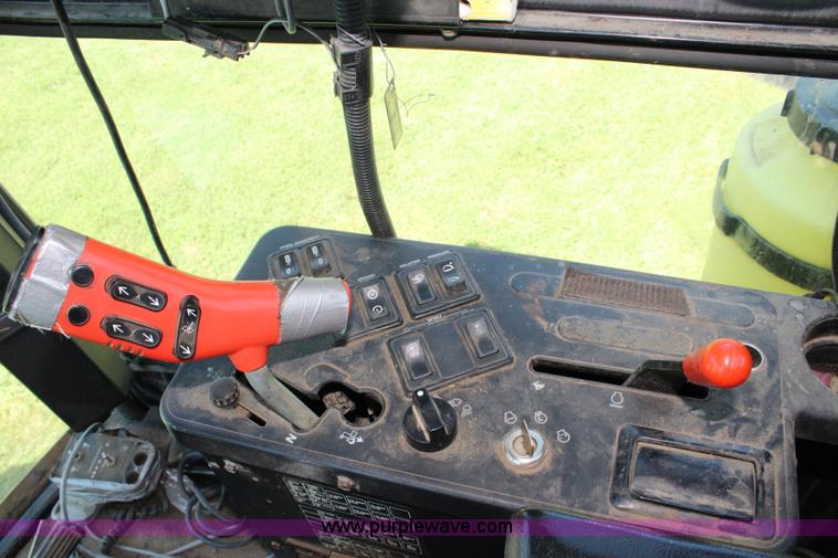 image for item J5814 1996 John Deere 6500 self-propelled sprayer