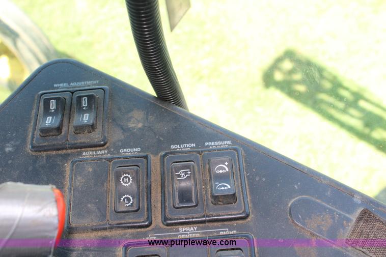 image for item J5814 1996 John Deere 6500 self-propelled sprayer